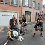 entoure-des-artistes-de-la-fanfare-rock-kiltaclou-le-petit-johnny-se-lance-dans-un-solo-une-vocation-est-nee-photo-er-carole-oudot-1661619210